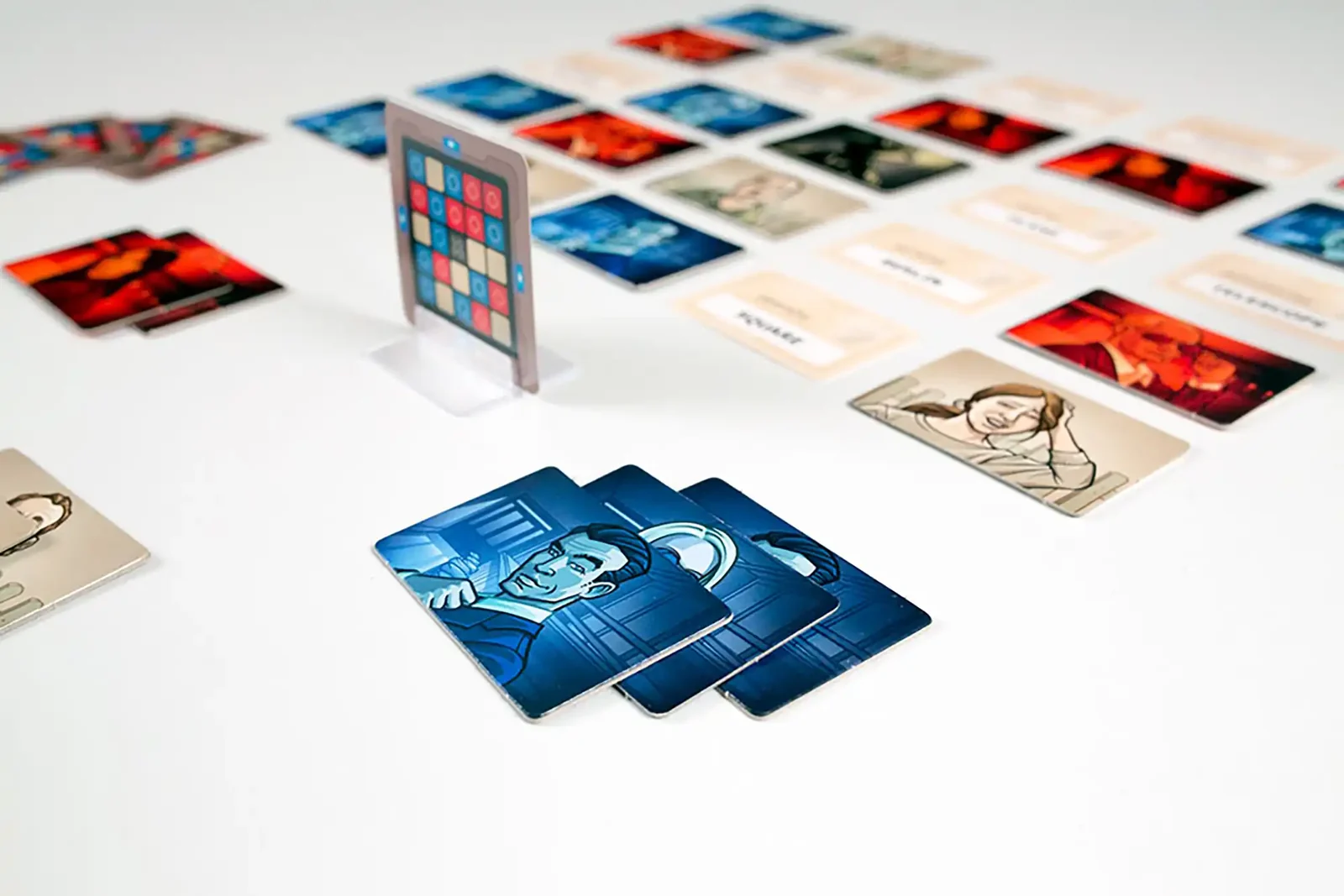 Codenames: cartas e componentes