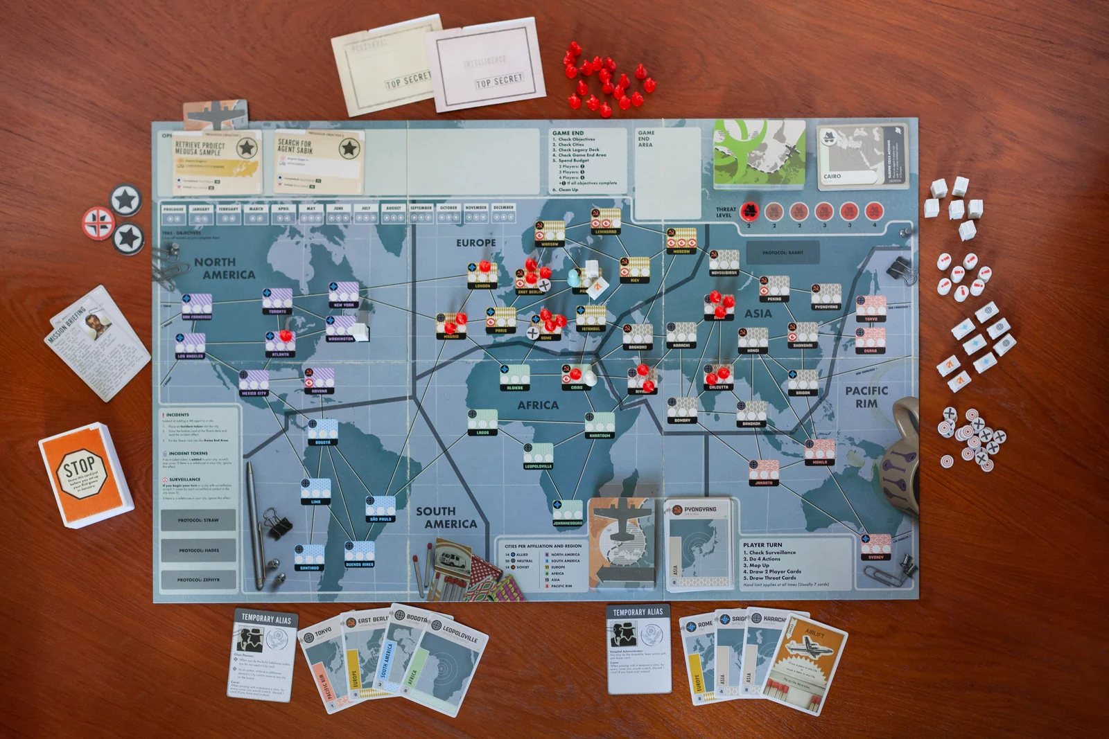 Pandemic Legacy: Season 1: mesa montada vista de cima