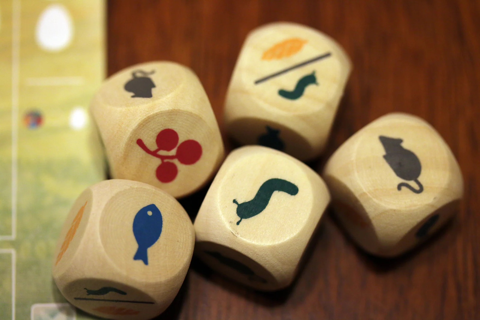 Wingspan: cartas e componentes